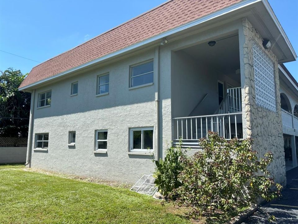 Active With Contract: $115,000 (2 beds, 2 baths, 890 Square Feet)