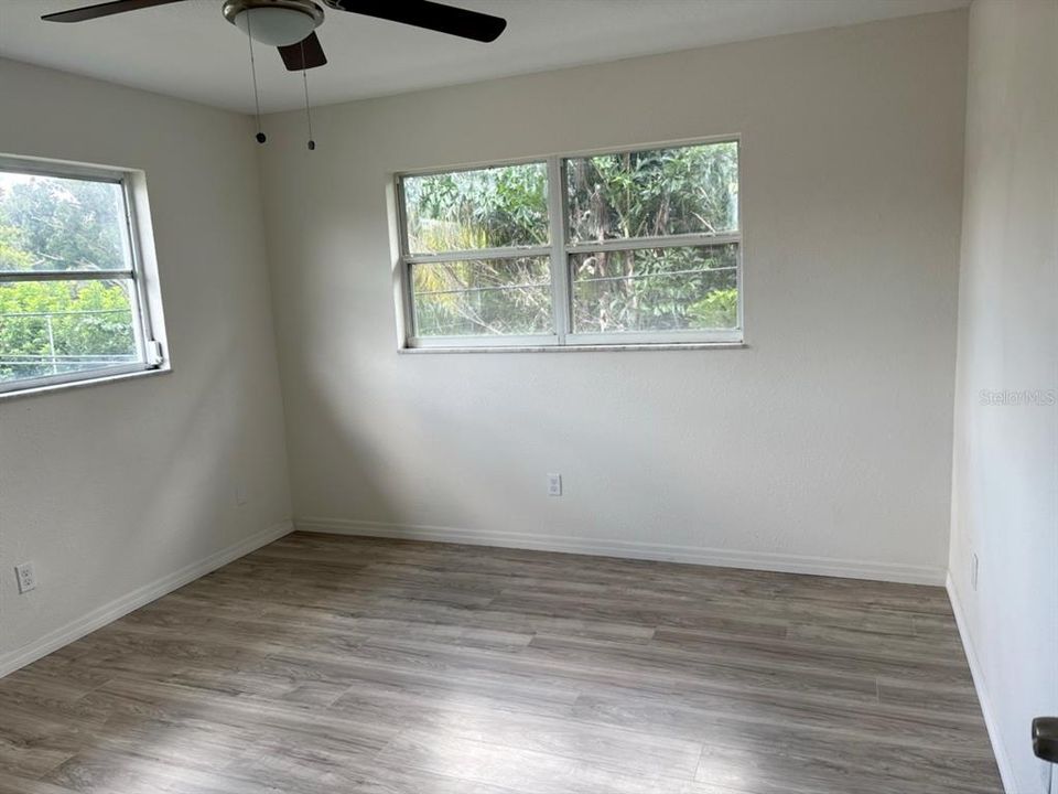 Active With Contract: $115,000 (2 beds, 2 baths, 890 Square Feet)