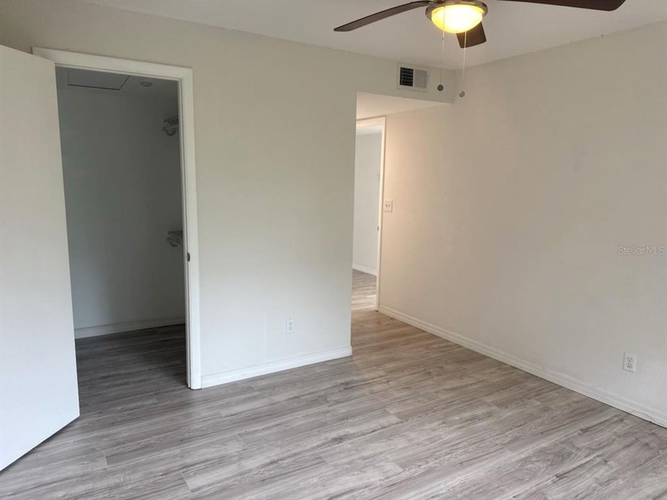 Active With Contract: $115,000 (2 beds, 2 baths, 890 Square Feet)