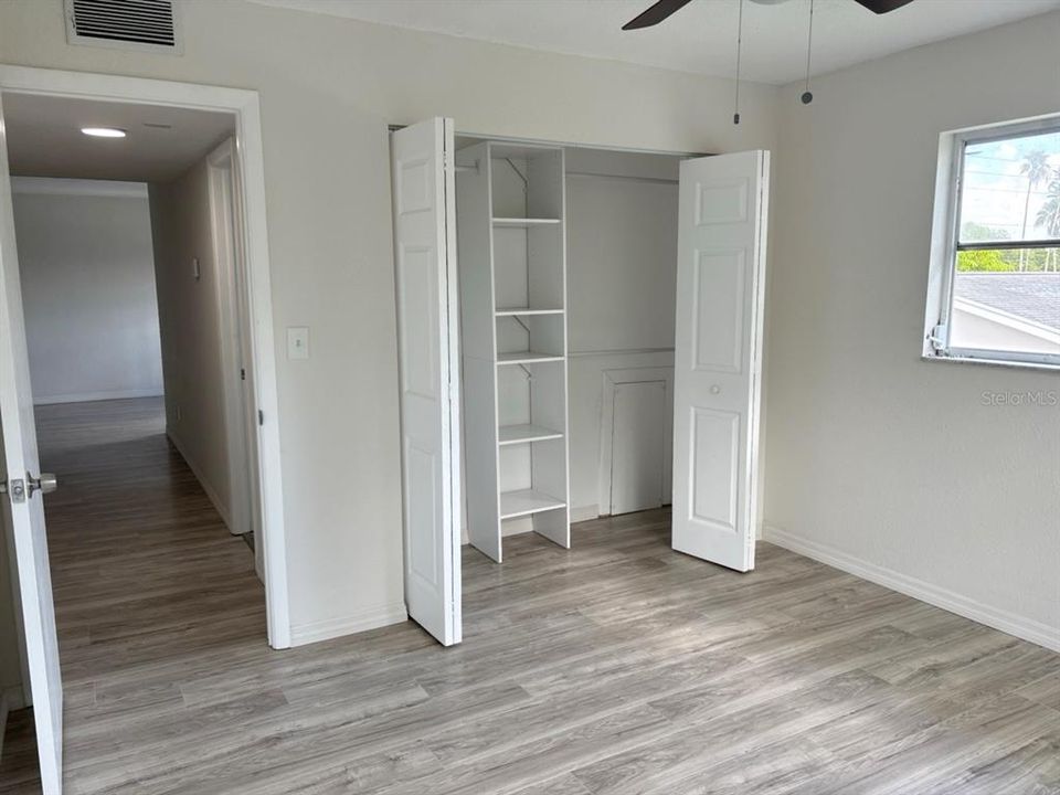 Active With Contract: $115,000 (2 beds, 2 baths, 890 Square Feet)