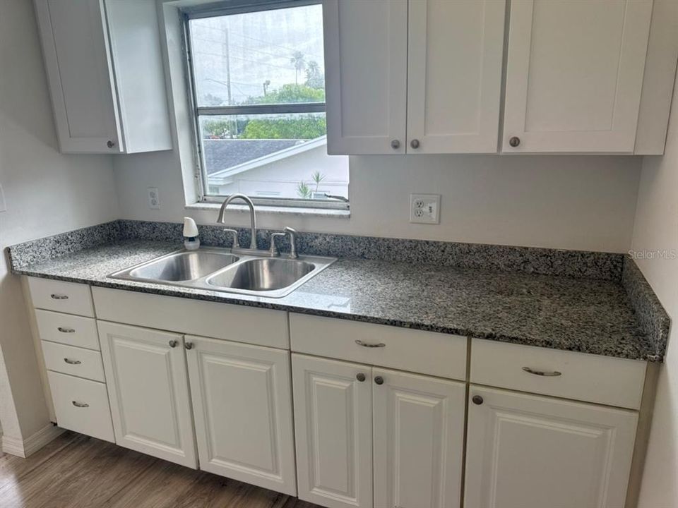 Active With Contract: $115,000 (2 beds, 2 baths, 890 Square Feet)