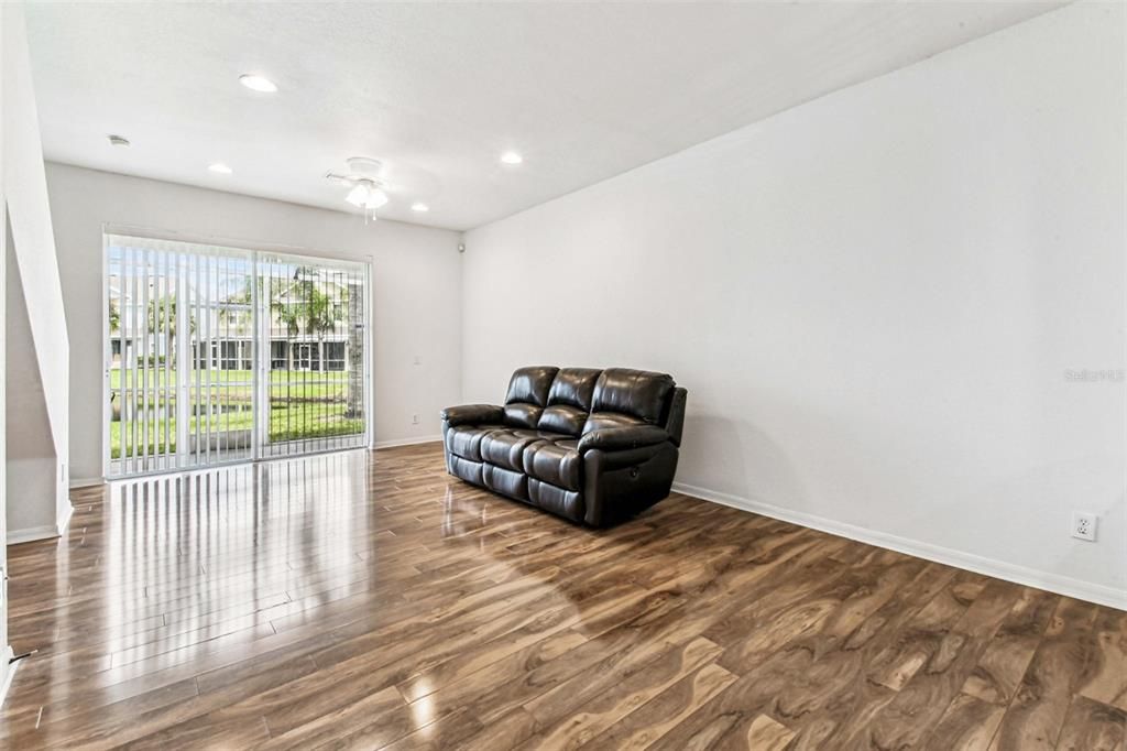 For Sale: $219,500 (2 beds, 2 baths, 1340 Square Feet)