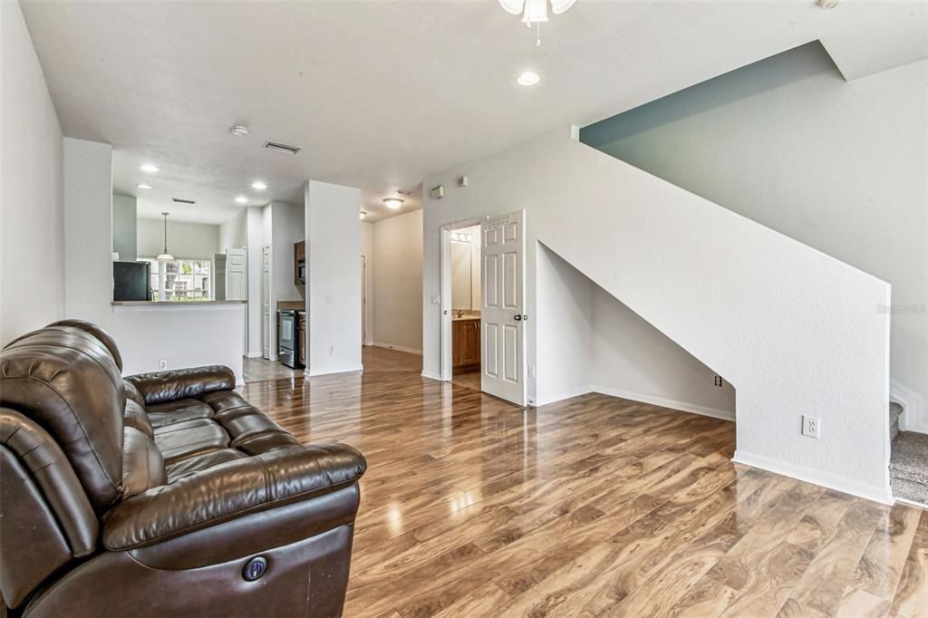 For Sale: $219,500 (2 beds, 2 baths, 1340 Square Feet)