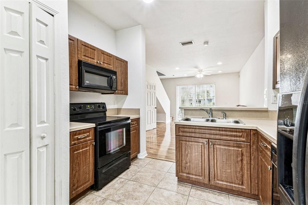 For Sale: $219,500 (2 beds, 2 baths, 1340 Square Feet)