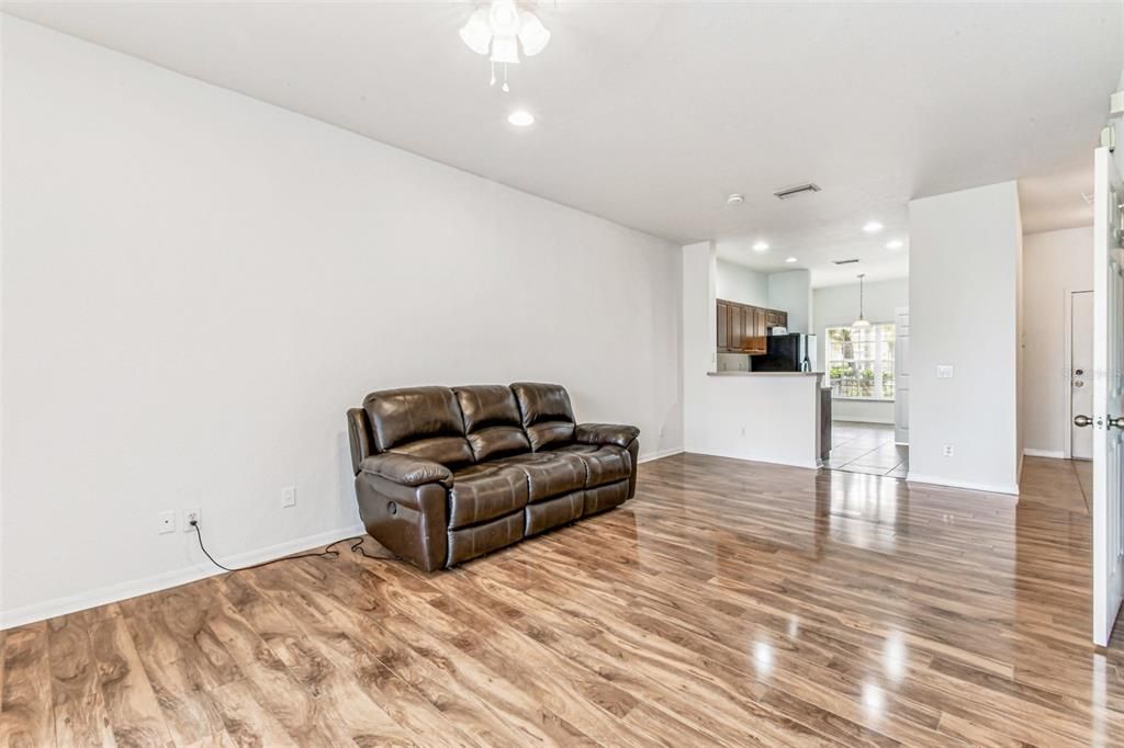 For Sale: $219,500 (2 beds, 2 baths, 1340 Square Feet)