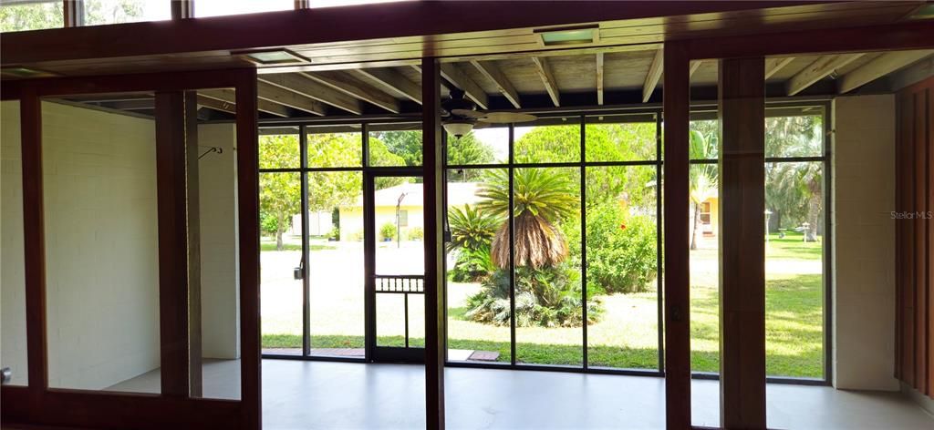 For Sale: $359,000 (3 beds, 2 baths, 1245 Square Feet)