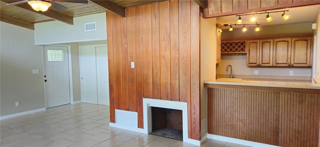 For Sale: $359,000 (3 beds, 2 baths, 1245 Square Feet)