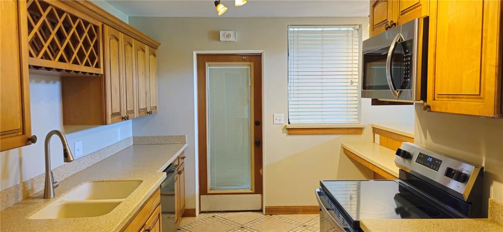 For Sale: $359,000 (3 beds, 2 baths, 1245 Square Feet)