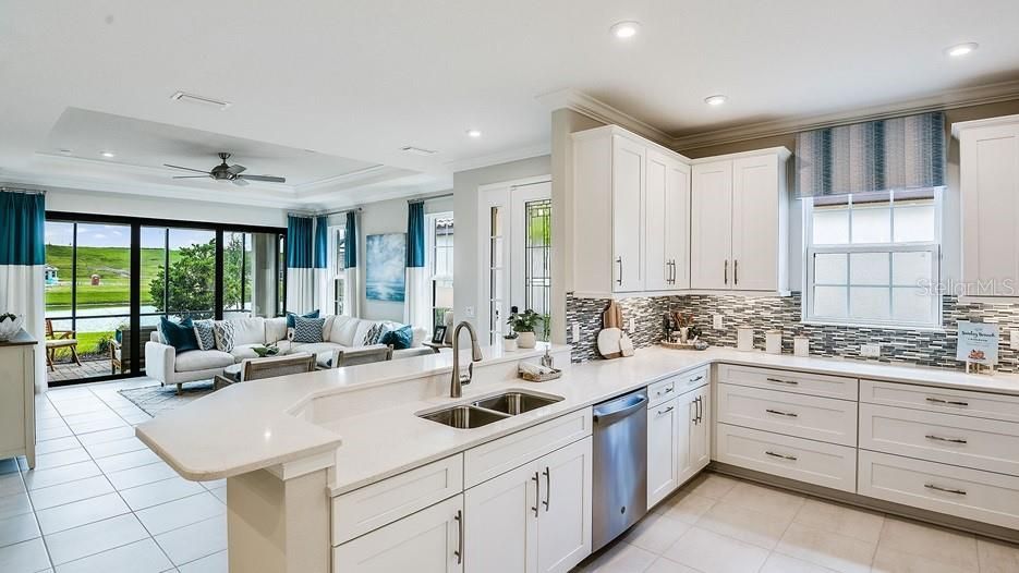 Под контрактом: $448,074 (2 спален, 2 ванн, 1533 Квадратных фут)