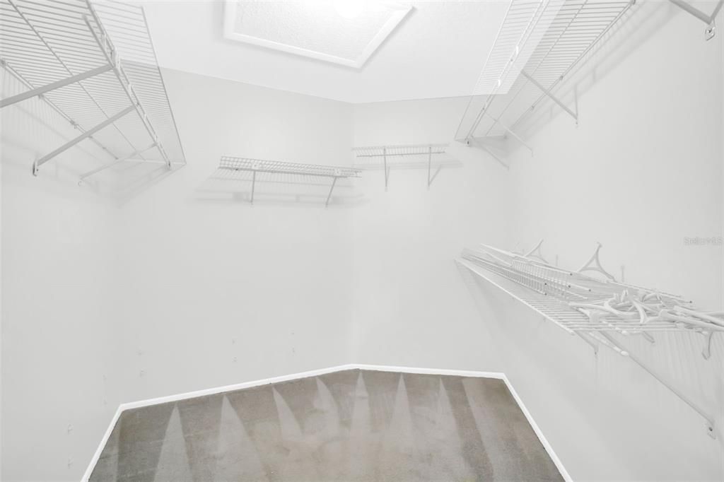 合同活跃: $600,000 (3 贝兹, 2 浴室, 2039 平方英尺)