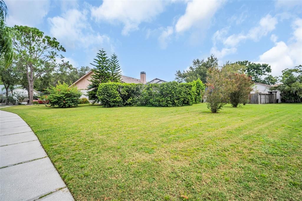 合同活跃: $600,000 (3 贝兹, 2 浴室, 2039 平方英尺)