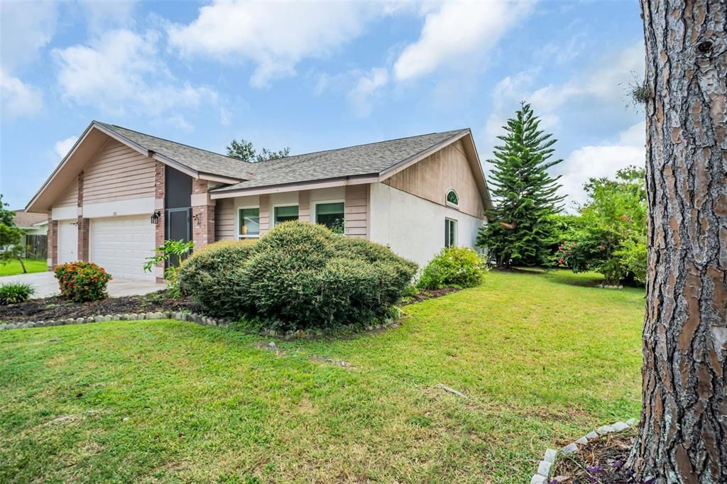 合同活跃: $600,000 (3 贝兹, 2 浴室, 2039 平方英尺)