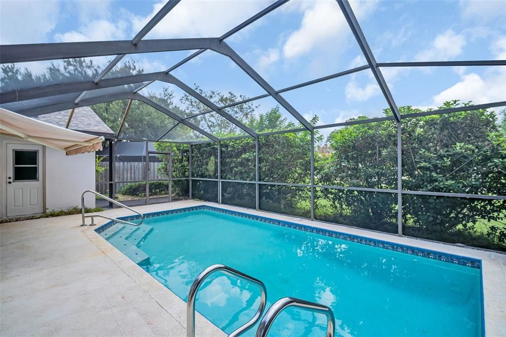 合同活跃: $600,000 (3 贝兹, 2 浴室, 2039 平方英尺)