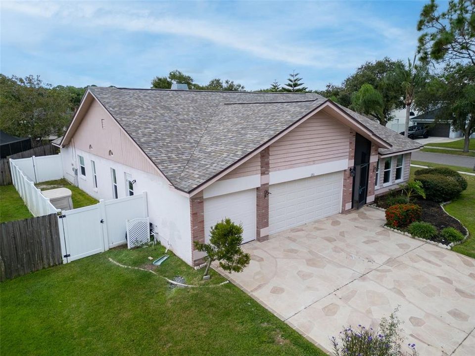 合同活跃: $600,000 (3 贝兹, 2 浴室, 2039 平方英尺)