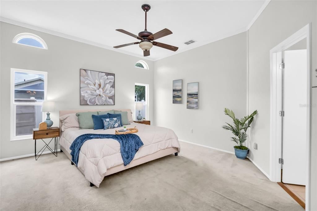 合同活跃: $600,000 (3 贝兹, 2 浴室, 2039 平方英尺)