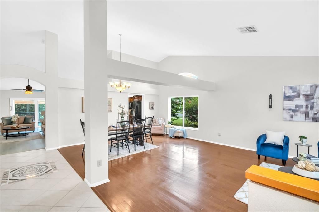 合同活跃: $600,000 (3 贝兹, 2 浴室, 2039 平方英尺)