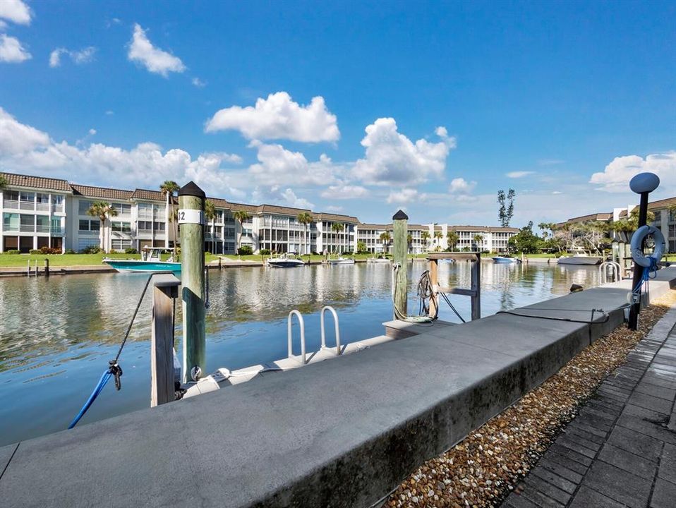 Active With Contract: $365,000 (1 beds, 1 baths, 837 Square Feet)