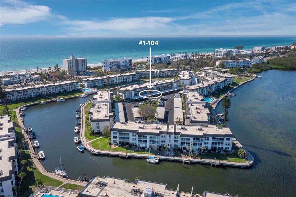 Active With Contract: $365,000 (1 beds, 1 baths, 837 Square Feet)