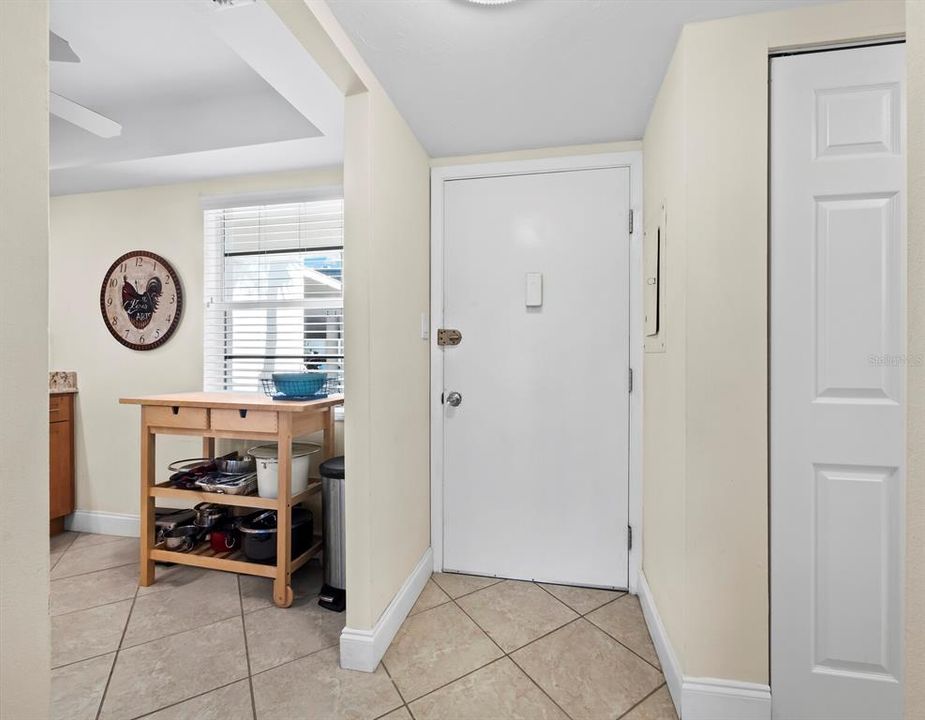 Active With Contract: $365,000 (1 beds, 1 baths, 837 Square Feet)