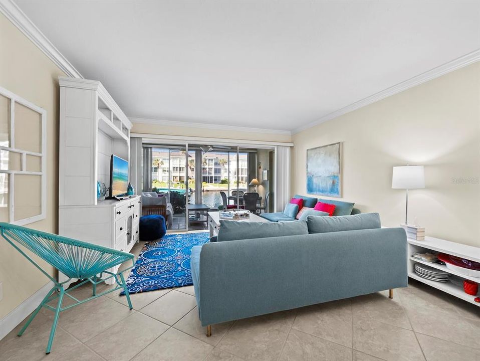 Active With Contract: $365,000 (1 beds, 1 baths, 837 Square Feet)
