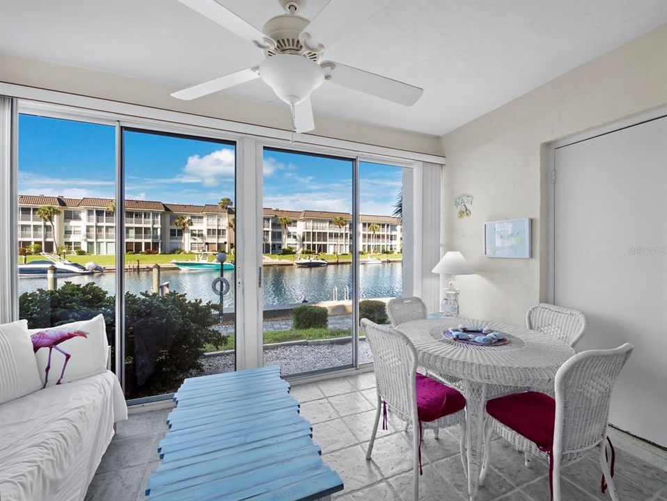 Active With Contract: $365,000 (1 beds, 1 baths, 837 Square Feet)