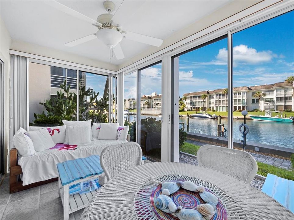 Active With Contract: $365,000 (1 beds, 1 baths, 837 Square Feet)