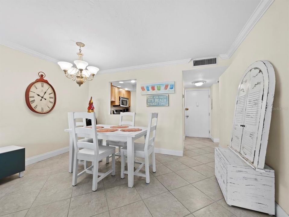 Active With Contract: $365,000 (1 beds, 1 baths, 837 Square Feet)