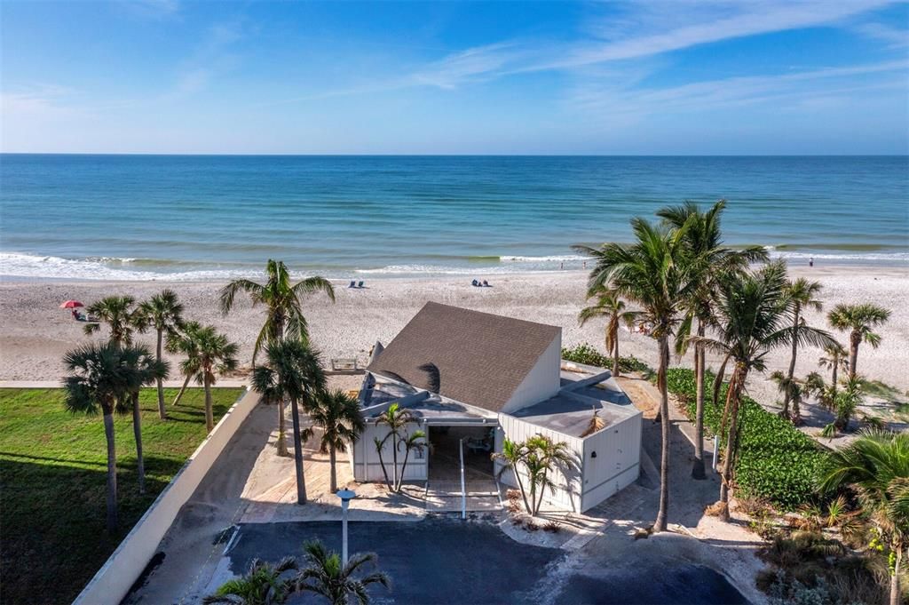 Active With Contract: $365,000 (1 beds, 1 baths, 837 Square Feet)