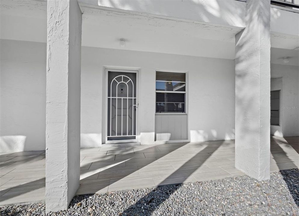 Active With Contract: $365,000 (1 beds, 1 baths, 837 Square Feet)