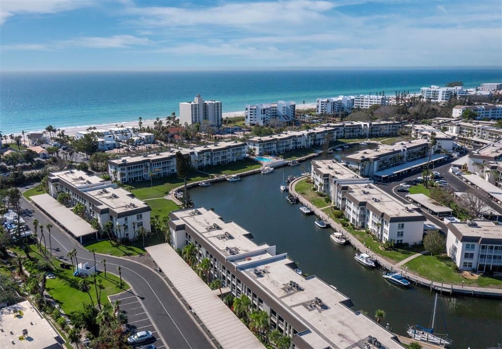 Active With Contract: $365,000 (1 beds, 1 baths, 837 Square Feet)