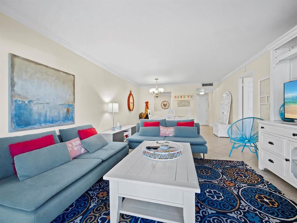 Active With Contract: $365,000 (1 beds, 1 baths, 837 Square Feet)