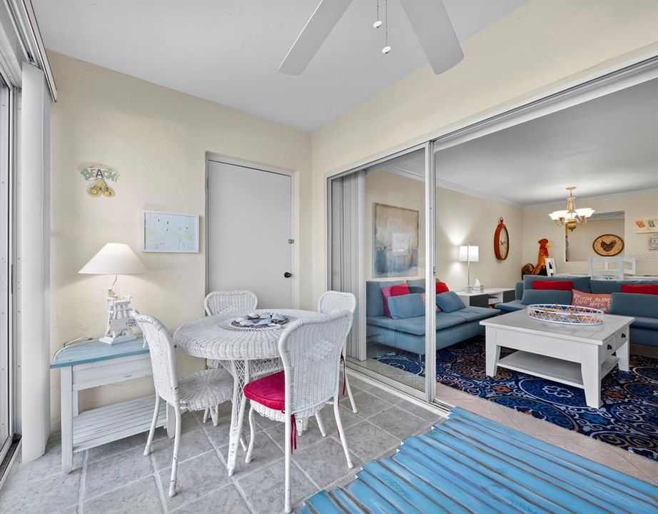 Active With Contract: $365,000 (1 beds, 1 baths, 837 Square Feet)