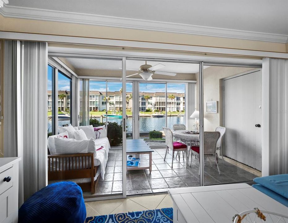 Active With Contract: $365,000 (1 beds, 1 baths, 837 Square Feet)