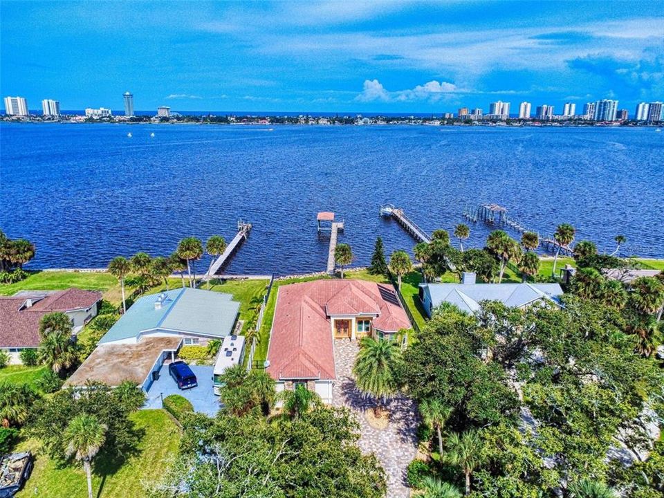 For Sale: $1,595,000 (3 beds, 3 baths, 2605 Square Feet)