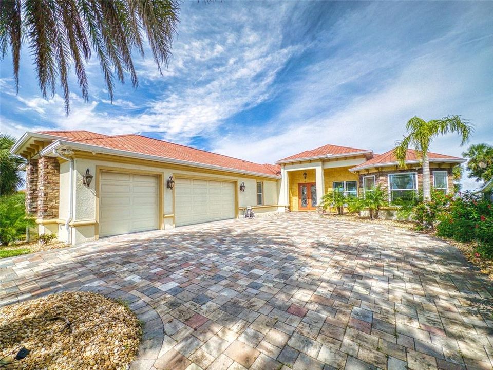 For Sale: $1,595,000 (3 beds, 3 baths, 2605 Square Feet)