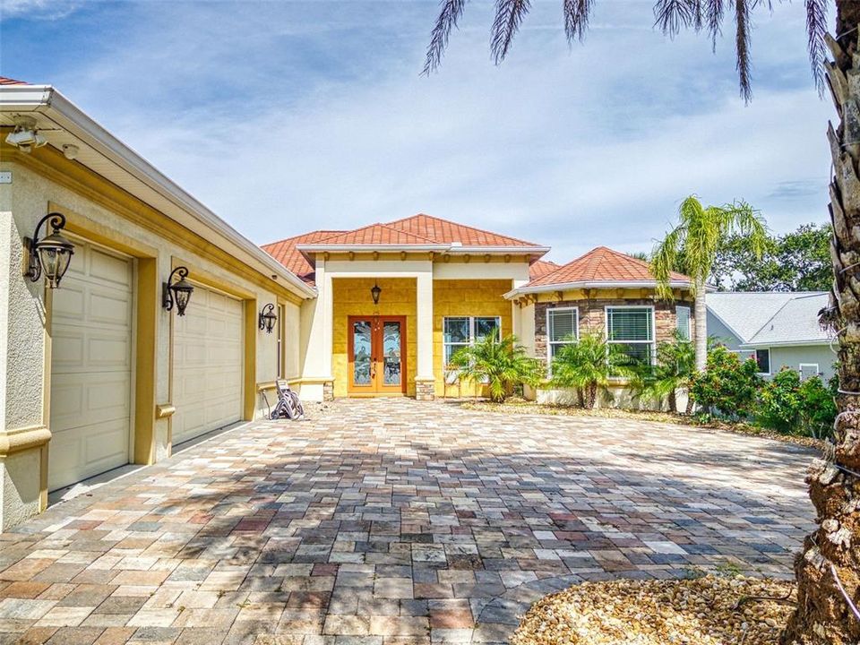 For Sale: $1,595,000 (3 beds, 3 baths, 2605 Square Feet)