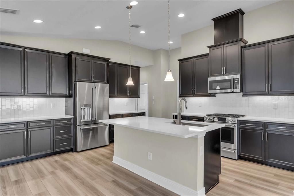 For Rent: $2,495 (3 beds, 2 baths, 1534 Square Feet)