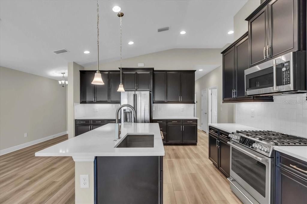 For Rent: $2,495 (3 beds, 2 baths, 1534 Square Feet)