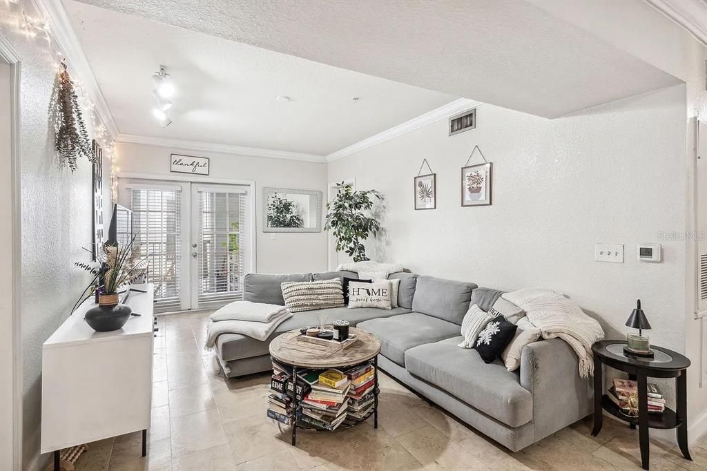 Под контрактом: $1,950 (2 спален, 2 ванн, 1223 Квадратных фут)