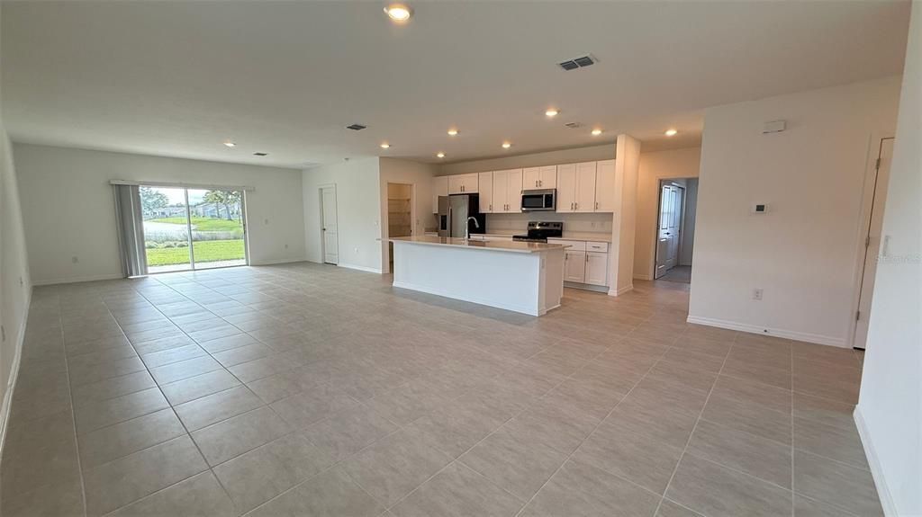 出租: $2,550 (4 贝兹, 3 浴室, 2106 平方英尺)