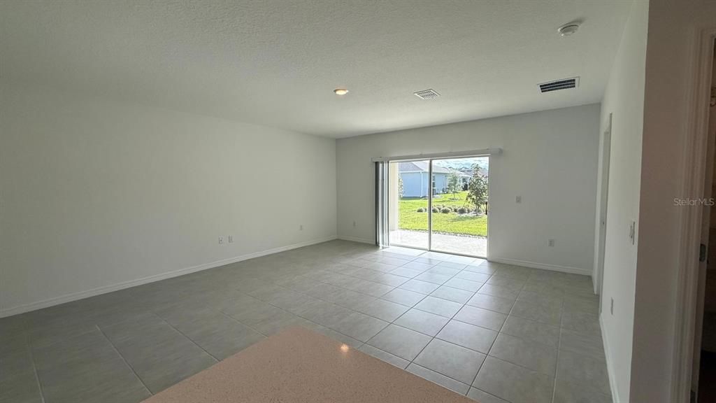 出租: $2,550 (4 贝兹, 3 浴室, 2106 平方英尺)