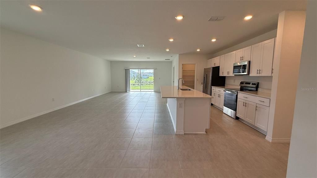 出租: $2,550 (4 贝兹, 3 浴室, 2106 平方英尺)