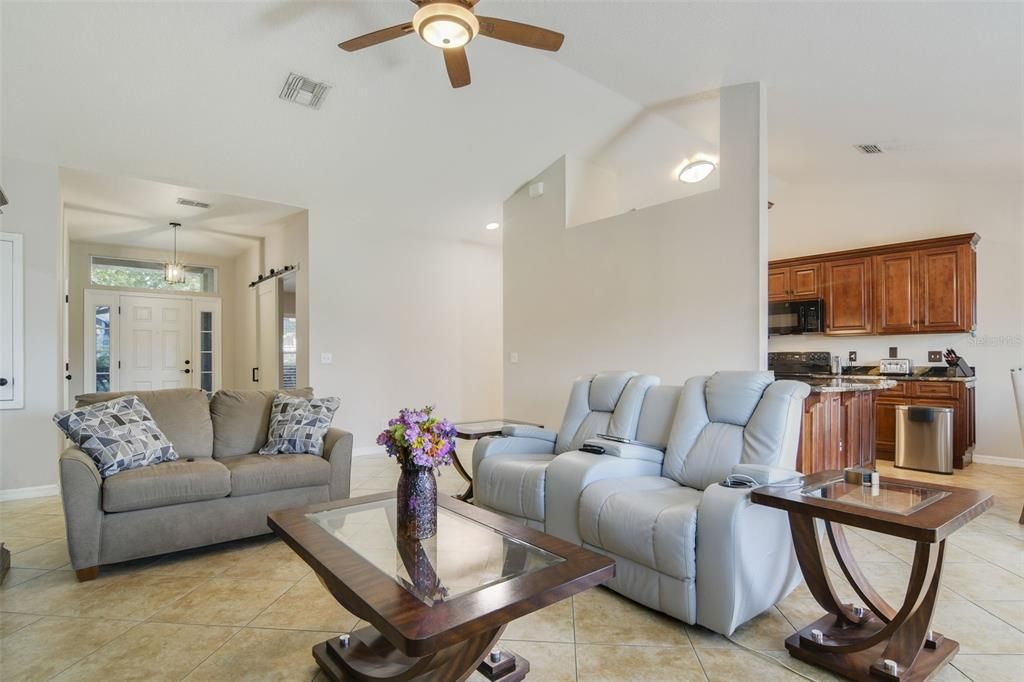 待售: $515,700 (4 贝兹, 3 浴室, 2137 平方英尺)