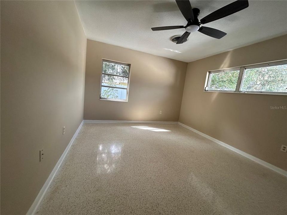 For Sale: $219,900 (2 beds, 1 baths, 1000 Square Feet)