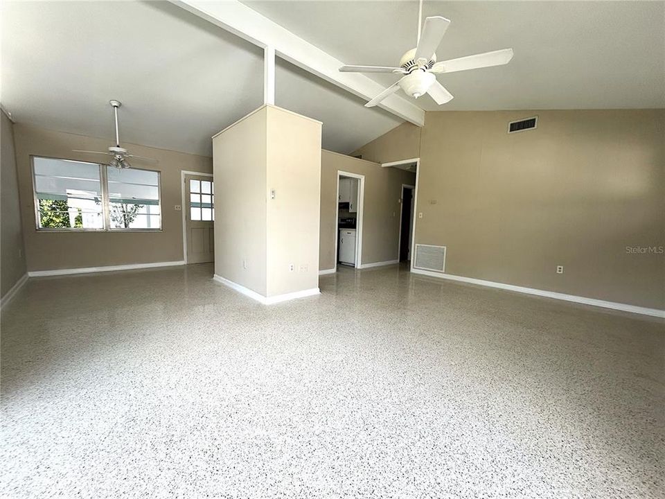 For Sale: $219,900 (2 beds, 1 baths, 1000 Square Feet)