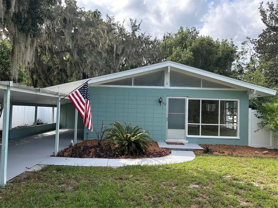 For Sale: $219,900 (2 beds, 1 baths, 1000 Square Feet)