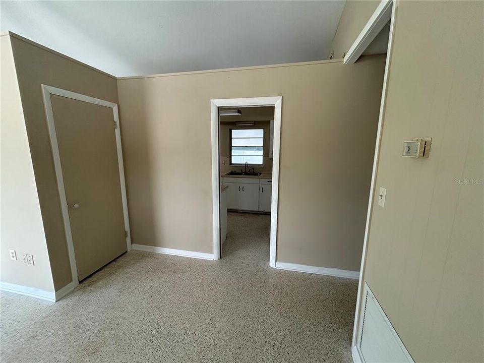 For Sale: $219,900 (2 beds, 1 baths, 1000 Square Feet)