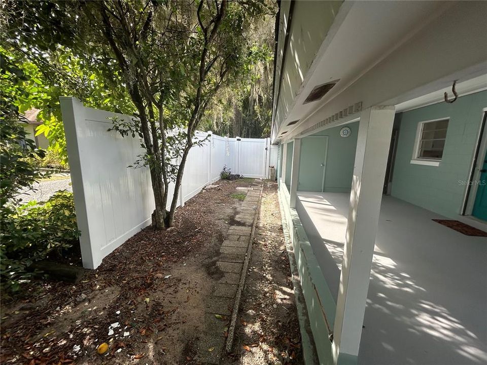 For Sale: $219,900 (2 beds, 1 baths, 1000 Square Feet)