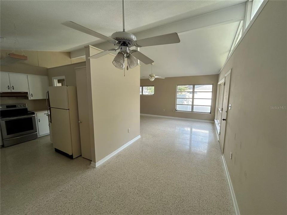 For Sale: $219,900 (2 beds, 1 baths, 1000 Square Feet)