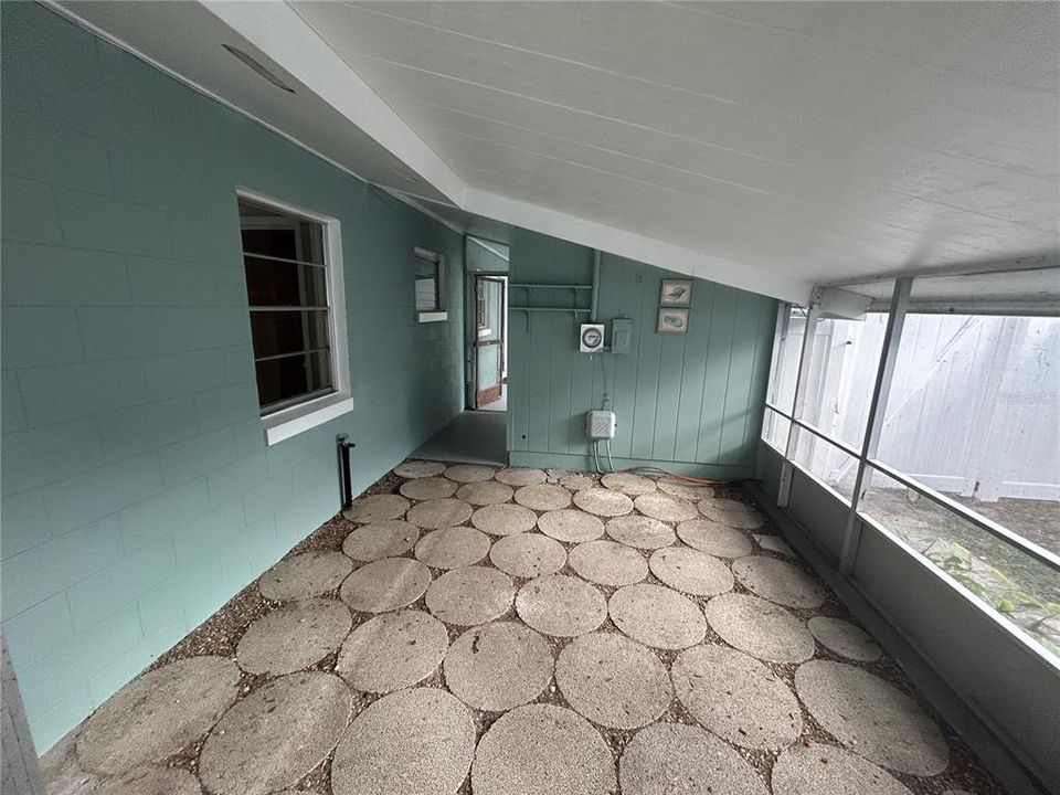 For Sale: $219,900 (2 beds, 1 baths, 1000 Square Feet)